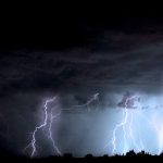 雷にまつわる3つの原因を探れ！音が鳴る理由、光る理由、夜に見られる理由とは？